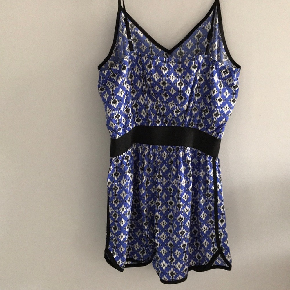 A Summer/Spring time romper - Picture 2 of 2